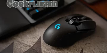 Imagem Mostra Mouse Gamer com Logo GeekPlugado
